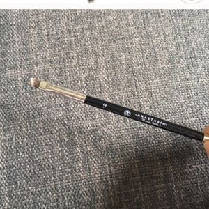 Anastasia brow brush-new